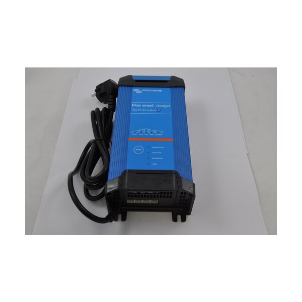 Victron Blue Smart IP22 Charger 12/15(3) 230V CEE